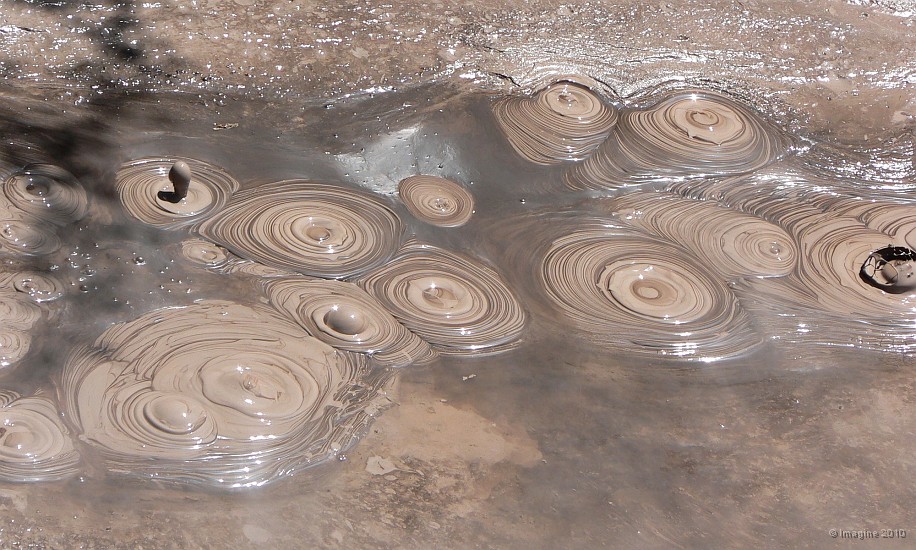 5.44- La piscine de boue en activite.JPG